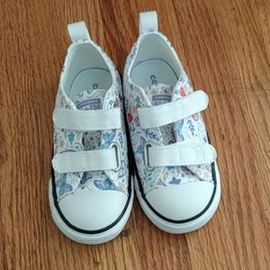 Converse all star sneakers NWOT
